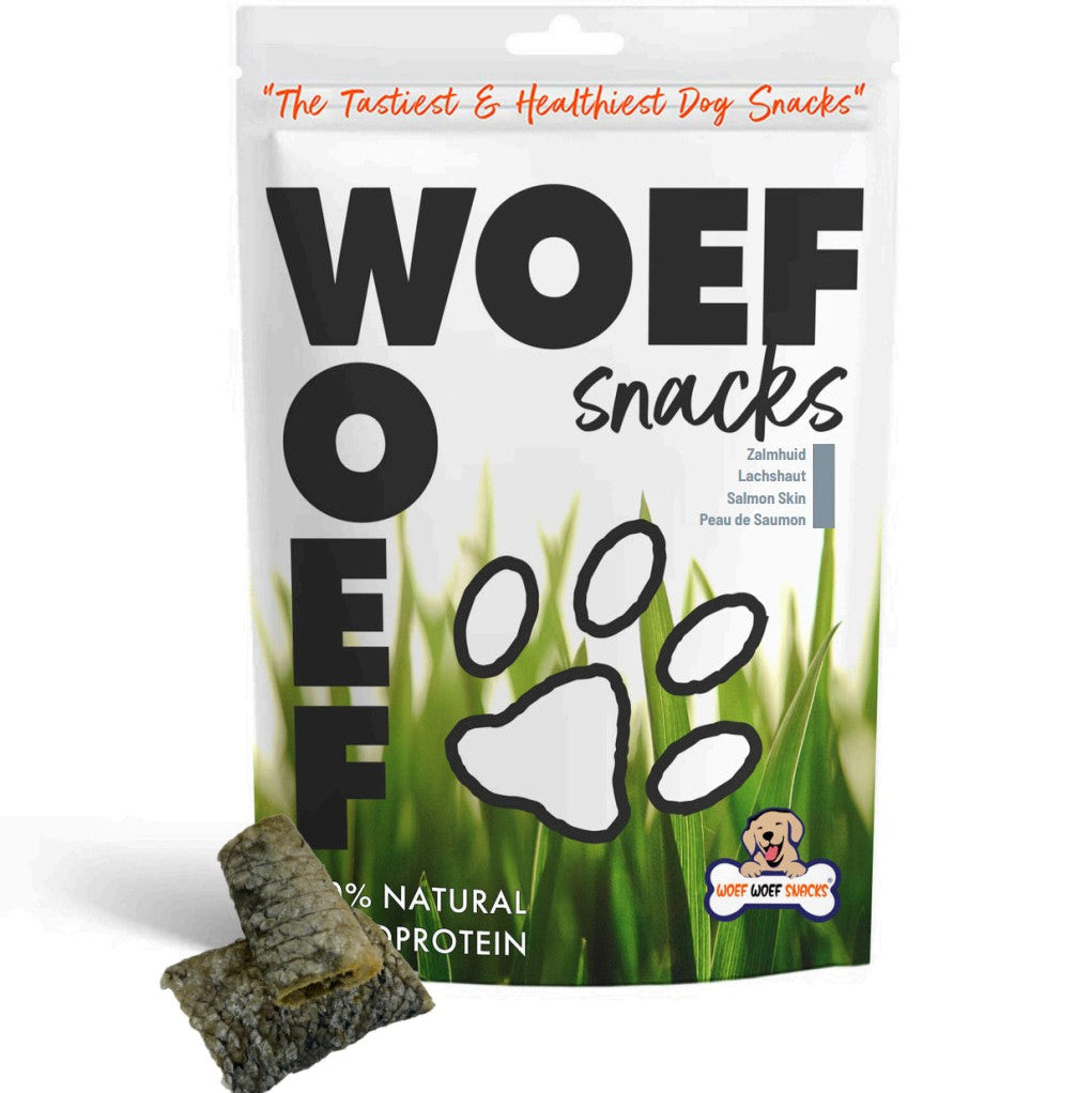 Zalmhuid hondensnack van zalm. Hierbij zie je de zalm en de verpakking van Woef Woef Snacks