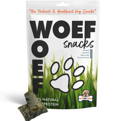 Zalmhuid hondensnack van zalm. Hierbij zie je de zalm en de verpakking van Woef Woef Snacks