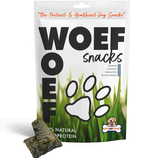 Zalmhuid hondensnack van zalm. Hierbij zie je de zalm en de verpakking van Woef Woef Snacks